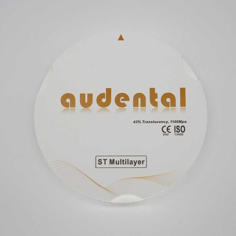 جذر القناة الطبية للأسنان المطهرة مع الضمادة الهيدروكسي بروبيل ميثيل السليلوز والبولي إيثيلين غليكول والماء المنظف