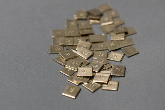 أودنتال 90 استعادة الأسنان سبيكة عالية النبيلة ، سبيكة السيراميك الأسنان الأصفر Au89.5٪